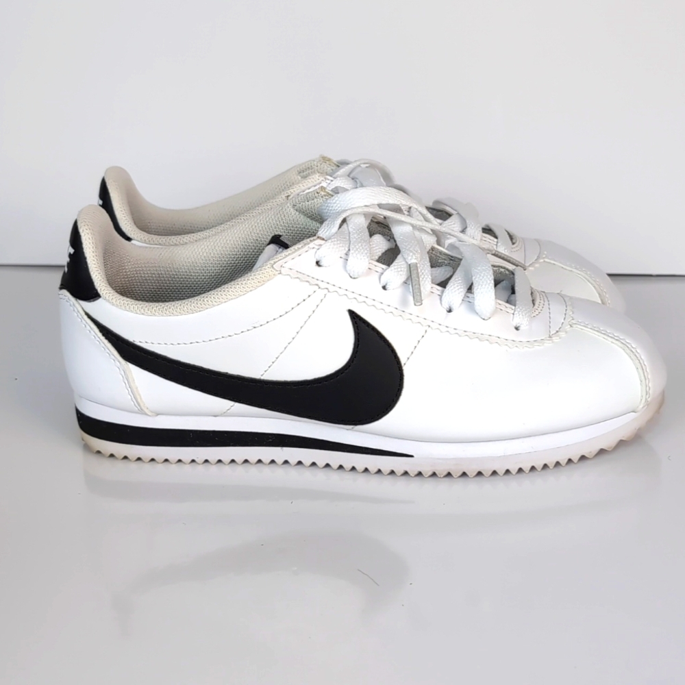 Nike Classic Cortez Leather Women's Size 7.5 Sneakers White Black